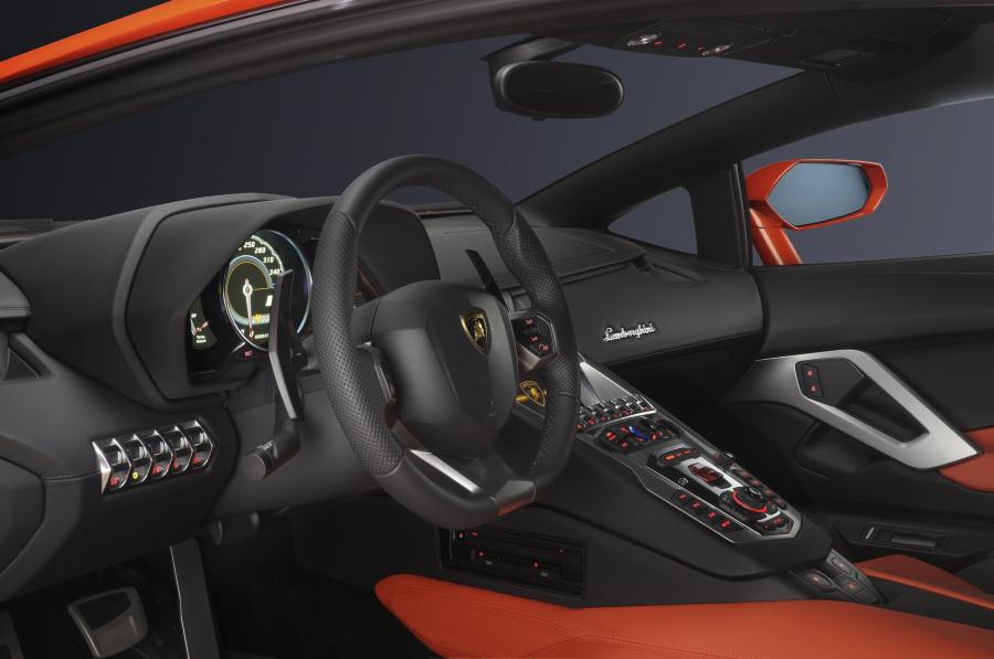  Lamborghini Aventador LP700-4 2011 года  (фото 37 из 204)
